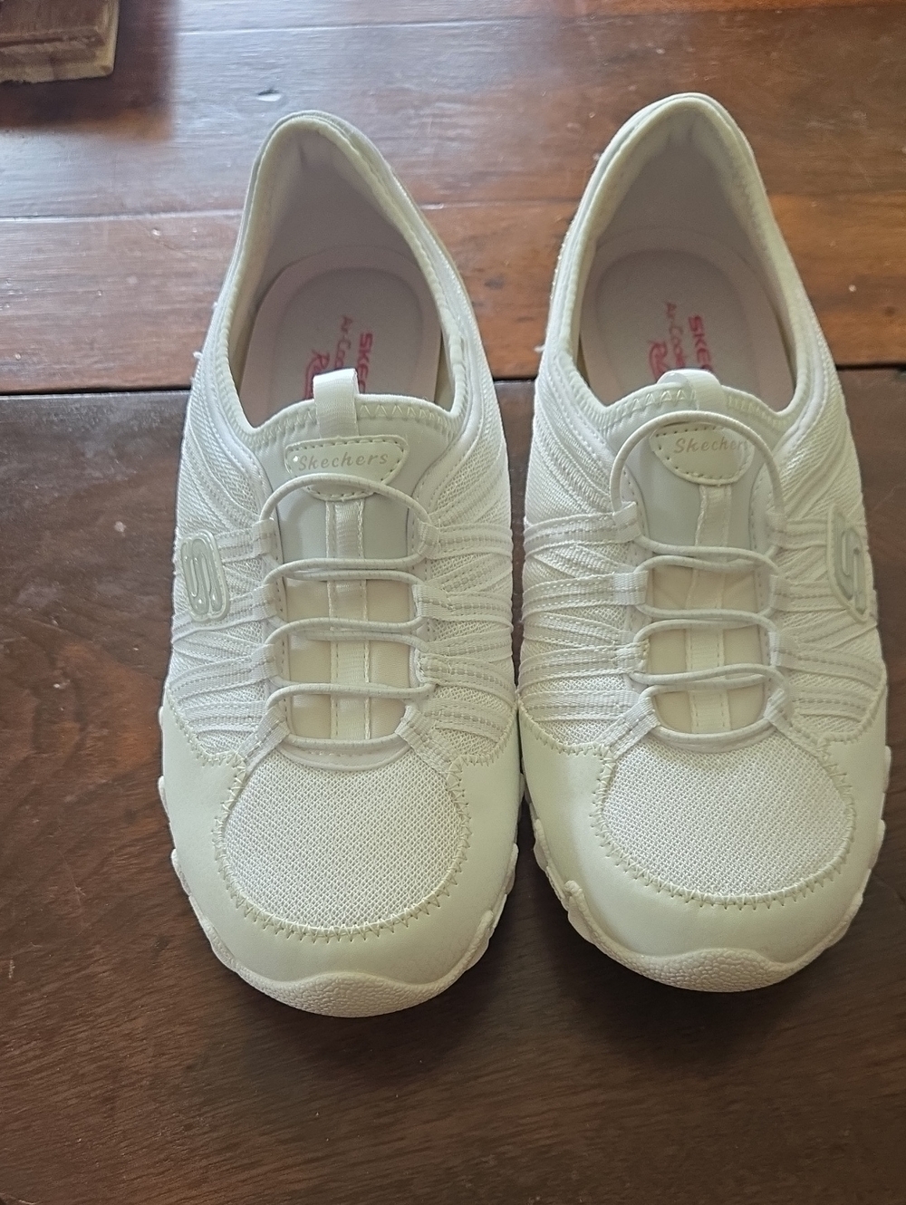 Skechers 8M Aircooled Memory Foam White Slip-On Like New Womens Sneakers